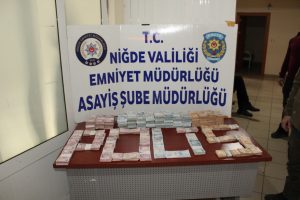 1 milyon 482 bin liralık soygunun ş&uuml;phelileri yakalandı
