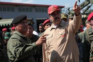 ABD &ccedil;emberi daraltıyor Maduro direniyor