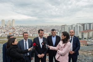 İmamoğlu'ndan Hazinedar'a yanıt: O benim arkadaşımdır konuşuruz, d&uuml;zeltiriz