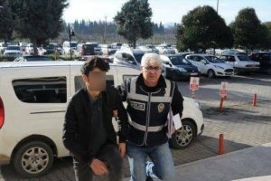 Hırsızlık i&ccedil;in girdikleri evin sahibini yaraladılar