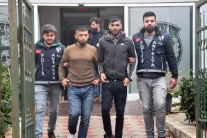 Hırsızlık ş&uuml;phelisi: &Ccedil;ek kardeşim, d&uuml;şmanlarım yakışıklı g&ouml;rs&uuml;n