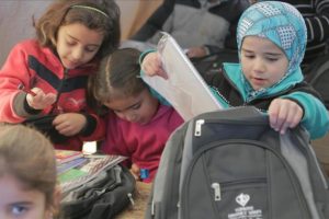 İdlib'de rejim saldırıları nedeni ile okullarda eğitime ara verildi