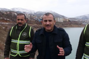 Yaban hayvanlarına askeri helikopterlerle yem bırakıldı