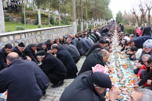 Batman'daki Şeyh Bağdu'yu anma etkinliğinde 5 bin kişi yer sofrasında buluştu