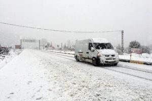Antalya'nın doğusunda fırtına ve kar