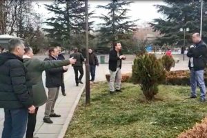 'Uzaklaştırma' cezası verilince adliye &ouml;n&uuml;nde intihara kalkıştı