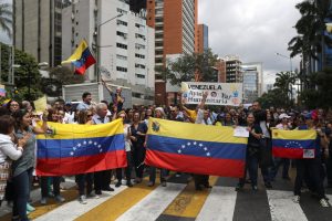 Maduro karşıtları bir kez daha sokağa indi
