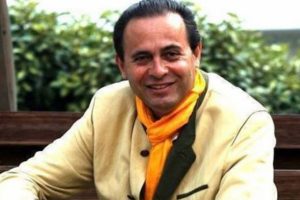 Ayhan Sicimoğlu d&uuml;nyayı ekrana taşıyacak