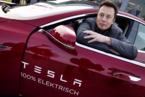 Musk: Tesla bu yıl piyasaya elektrikli kamyon s&uuml;rebilir