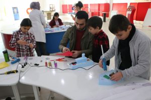 &Ouml;ğrenciler, tatilde bilimsel at&ouml;lye &ccedil;alışmalarına katılıyor