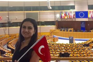 Dilek &ouml;ğretmen Avrupa Parlamentosu'nda konuştu