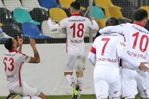 G&ouml;ztepe, 7 eksikle İstanbul'a geliyor!