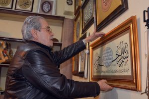 Suriyeli hattat sanatını T&uuml;rkiye'de s&uuml;rd&uuml;r&uuml;yor