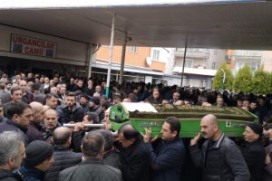 Bursa'da yangında &ccedil;atıdan d&uuml;şerek &ouml;len iş adamı toprağa verildi