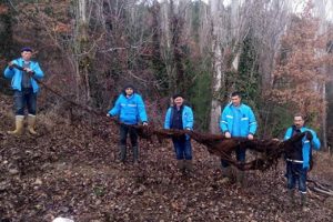 Su borusunun i&ccedil;inden &ccedil;ıktı tam 8 metre!