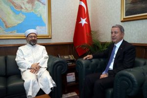 Diyanet İşleri Başkanı Erbaş'tan Bakan Akar'a ziyaret