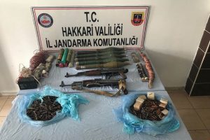 Hakkari'de silah ve m&uuml;himmat ele ge&ccedil;irildi