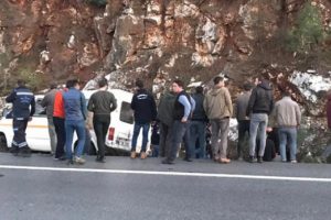 Askerleri taşıyan ara&ccedil; kaza yaptı: Yaralılar var