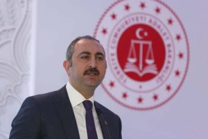 Adalet Bakanı G&uuml;l: N&ouml;bet&ccedil;i noterlik uygulamasını &ccedil;alışıyoruz