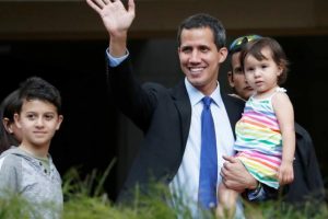 Guaido'dan ailesinin polislerce soruşturulduğu iddiası