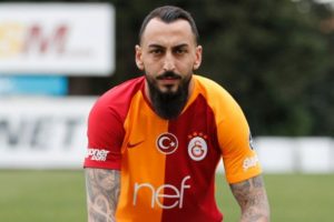 Mitroglou'nun T&uuml;rk k&ouml;kenli eşi transferi kolaylaştırdı!