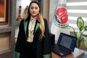 Kadın avukata b&uuml;rosunda 'icra takibi' saldırısı