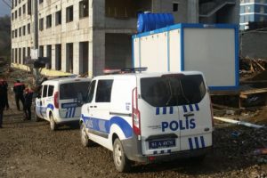 İnşaatın asans&ouml;r boşluğuna d&uuml;şen iş&ccedil;i &ouml;ld&uuml;