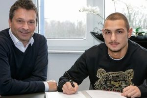 Schalke 04, Ahmed Kutucu ile s&ouml;zleşme imzaladı