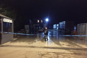 Bursa'da babasıyla tartışan kişinin &ccedil;alıştığı yeri bastı: 1 yaralı