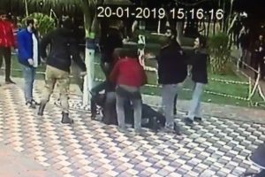 Bursa'da gen&ccedil; &ccedil;ifti tekme tokat d&ouml;ven saldırganlar tutuklandı