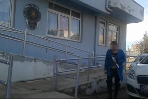 Sahte para bozduran kadın polise yakalandı