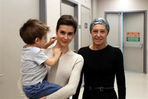 Anne ve kızı kanseri birlikte yendi