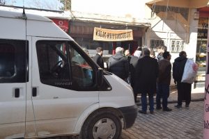 G&uuml;m&uuml;ş&ccedil;&uuml;den 50 bin TL'lik eşya &ccedil;aldılar