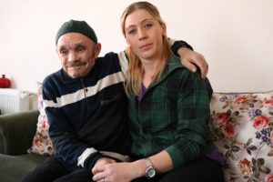 R&uuml;yasında yardım isterken g&ouml;rd&uuml;, evine aldı! &Ouml;lene kadar bakacağım