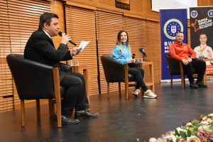 Milli Karateci Arapoğlu Bursa'da gen&ccedil;lerle buluştu
