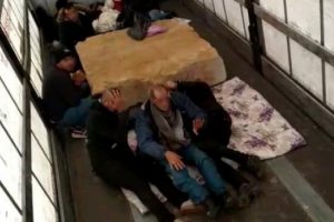 TIR'ın dorsesinde 10 ka&ccedil;ak yakalandı