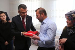 Fuat Oktay'dan şehit ailesine ziyaret
