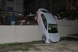 Mahalleli dışarı fırladı! Apartmanın otoparkında...