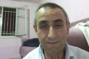 Minib&uuml;s&uuml;n &ccedil;arptığı kişi can verdi