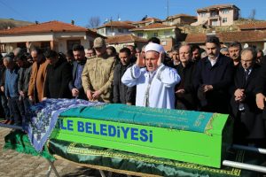 Osman &Ccedil;akmak'ın annesi son yolculuğuna uğurlandı