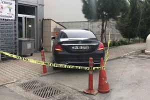İ&ccedil;indeki yaralı ile birlikte hastaneye bırakıp ka&ccedil;tılar
