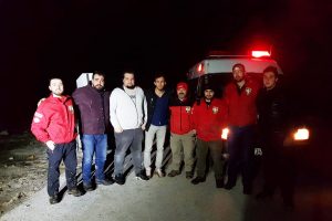 &Ccedil;amura saplanan ara&ccedil;taki 4 vatandaşı AKUT kurtardı