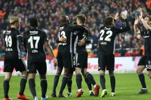 Beşiktaş Antalyaspor'a patladı! Kagawa galada parladı...