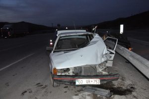 Afyonkarahisar-Antalya karayolunda kaza: 2 yaralı