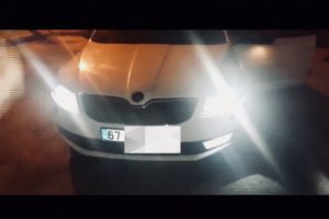 &Ccedil;akar lamba bulunduran alkoll&uuml; s&uuml;r&uuml;c&uuml;ye 4 bin 511 lira ceza