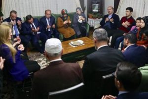 Bakan Soylu'dan şehit ailesine ziyaret