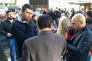'Borcunuz var' mesajı vatandaşları sokağa d&ouml;kt&uuml;