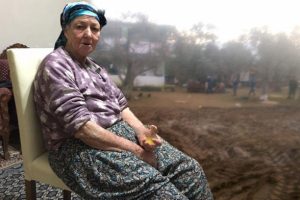 Yaşlı kadının korkun&ccedil; &ouml;l&uuml;m&uuml;! 12 yaşındaki torunu...