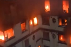 Paris'te yangın faciası: 8 &ouml;l&uuml;, 30 yaralı