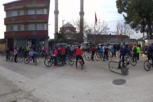 Bursa'da bisiklet&ccedil;iler g&uuml;zel havanın tadını &ccedil;ıkardı